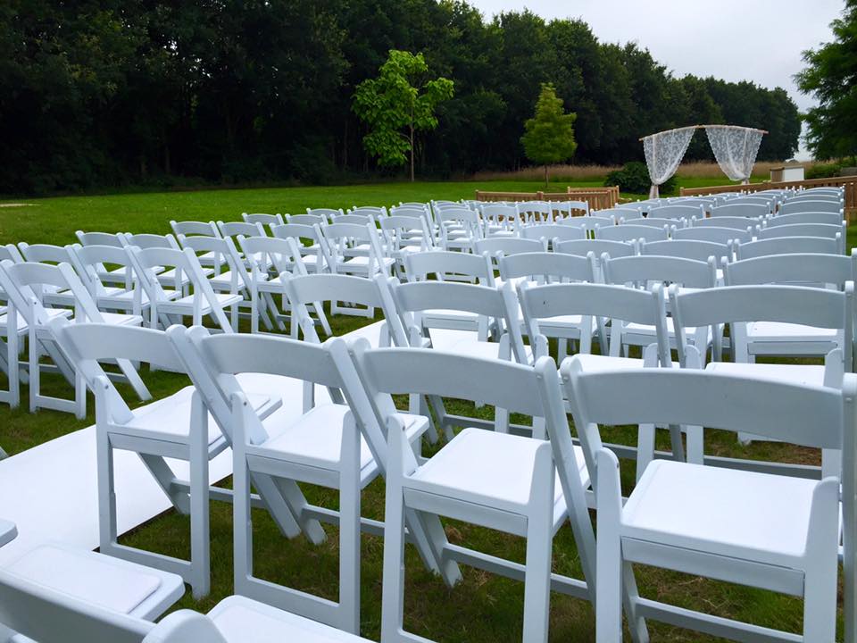 weddingchair witte klapstoel met skai zitting